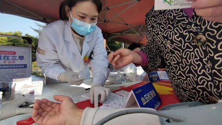 学习雷锋精神，树立医博新风——福州医博医院开展“学雷锋 送健康”志愿服务行动