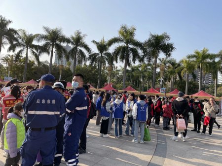 学习雷锋精神，树立医博新风——福州医博医院开展“学雷锋 送健康”志愿服务行动